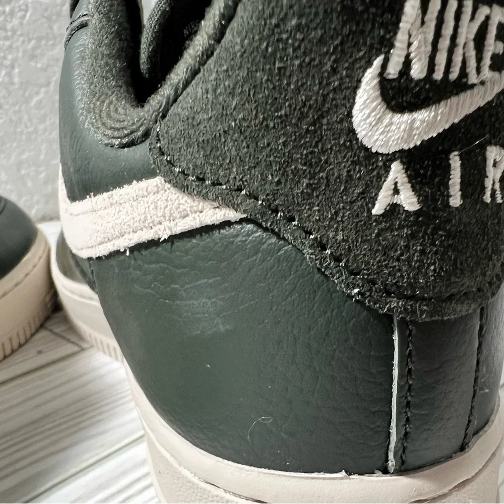 Nike Air Force 1 ‘07 LX‎ men’s sneakers shoes sequoia green cream size 7 low